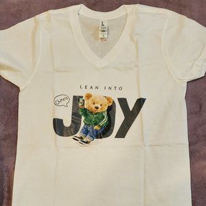 Graphic V-neck, fitted T-shirt